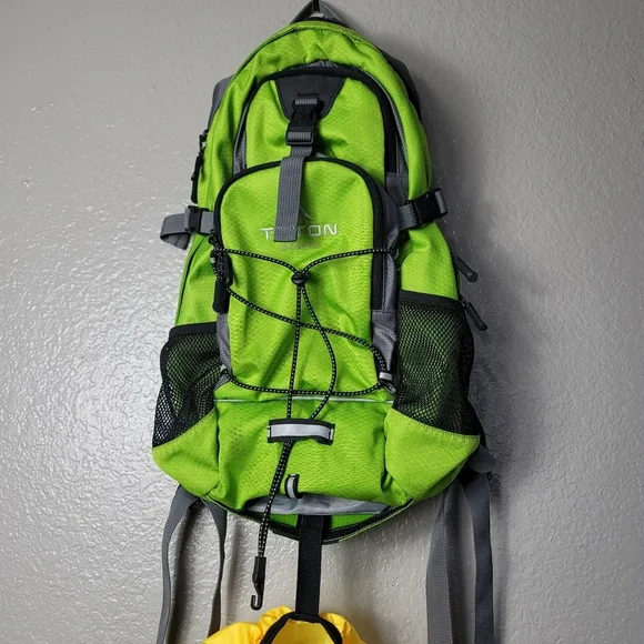 Teton Sports Oasis 1100 Hydration Hiking Backpack Green - Picture 1 of 11